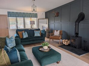 TV, fireplace, stereo