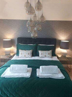 4 Schlafzimmer, Schreibtisch, Bügeleisen/Bügelbrett, Reisekinderbett