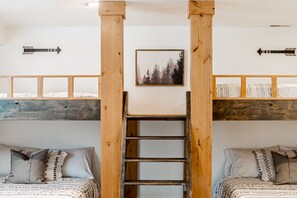 5 bedrooms, desk, iron/ironing board, travel cot