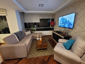 Smart TV - excelente vista la ciudad montaña, piscina, parque (Quito)