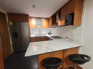 Frigorifero, microonde, pentole/stoviglie/utensili, carta assorbente