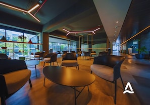 Coin salon dans le hall