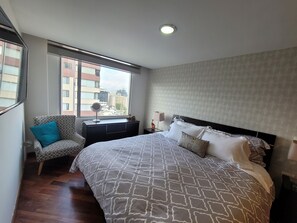 3 bedrooms, desk, iron/ironing board, free WiFi - 500 Excellent panoramic view, olympic stadium, park, mountain swimming pool (Quito)