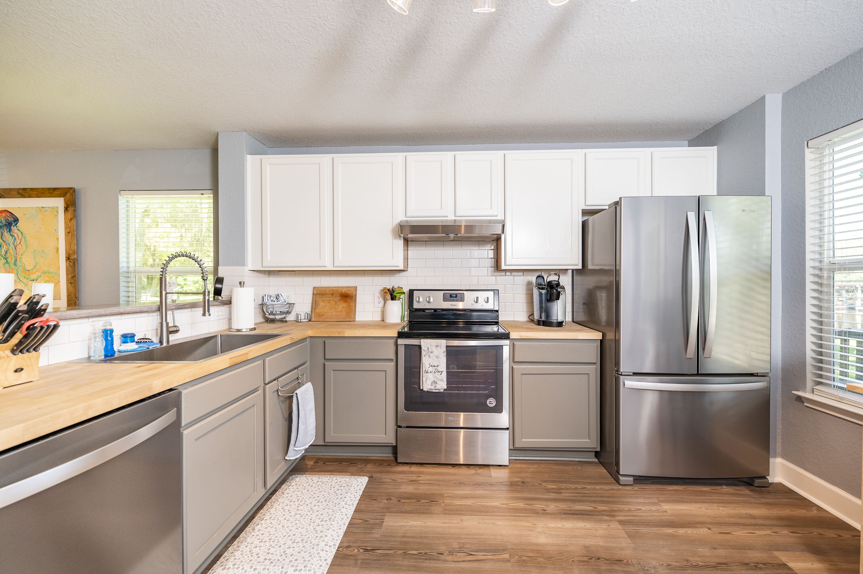 Refrigerador, microondas, horno y parrilla de estufa 
