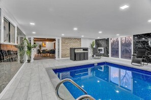 Lämmitetty uima-allas