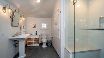 House, Multiple Beds, Fireplace, Garden View (Chic Casita) | Bathroom | Towels
