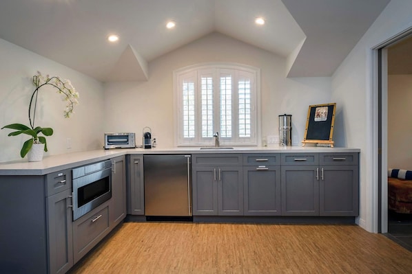 House, Multiple Beds, Fireplace, Garden View (Chic Casita) | Private kitchen