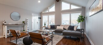 Stunning Modern Farmhouse with Mountain Views!!