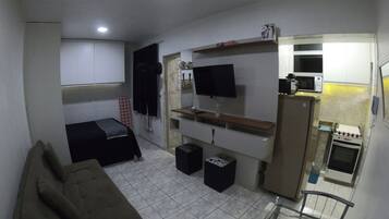 1 quarto, escrivaninha, ferros/tábuas de passar roupa, Wi-Fi de cortesia