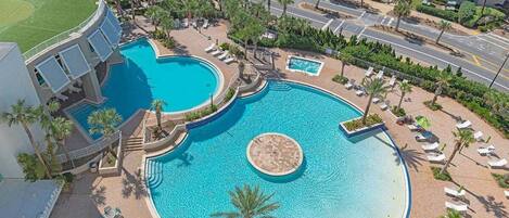 Utomhuspool och uppvärmd pool