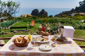 Outdoor dining - Corporate Apartment (Κέρκυρα)