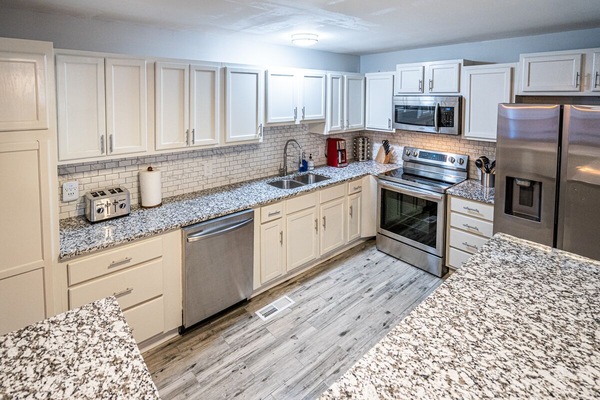 Réfrigérateur, micro-ondes, four, plaque de cuisson