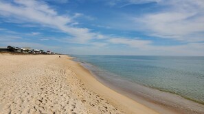 Beach - Sunset Retreat - 2 Bedroom, 2 Bath Bayfront home with private pool & Hot Tub (Saint George Island)