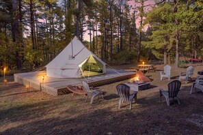 Outdoor dining - Stone Cabin Indoor Heated POOL W TENT + Firepit (East Stroudsburg)
