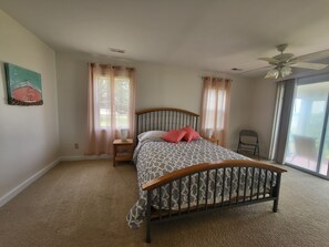 2 Schlafzimmer, Schreibtisch, Bügeleisen/Bügelbrett, kostenloses WLAN