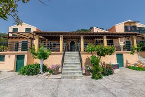 Exterior - Rainbow mazonete, Pelekas beach, 40 meters from the sea (Κέρκυρα)
