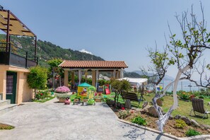 Children’s area - Rainbow mazonete, Pelekas beach, 40 meters from the sea (Κέρκυρα)