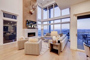 电视、壁炉、立体声音响、办公室