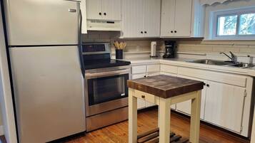 雪櫃、微波爐、焗爐、爐具