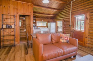 Living area - Mountain Lake Cottages (Orleans)