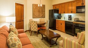 TV, fireplace, table tennis - One Bedroom Junior, Luxury Condo, Peoria, Arizona (2629972) (Peoria)