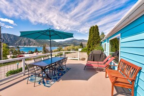 Outdoor dining - Lake View Home w/Hot Tub, 2 Blocks to Downtown Manson (Manson)