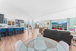 Smart TV - Lake View Home w/Hot Tub, 2 Blocks to Downtown Manson (Manson)