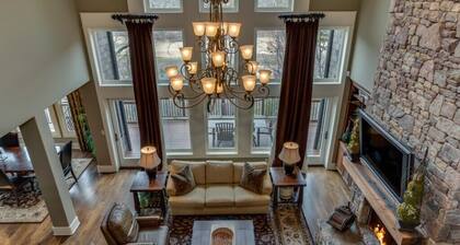 Expansive Golf Resort Home with Mountain Views - Family Friendly