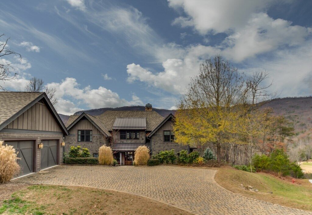 Hawk's View @ Brights Creek with Fireplace Pet Friendly with Amazing Views