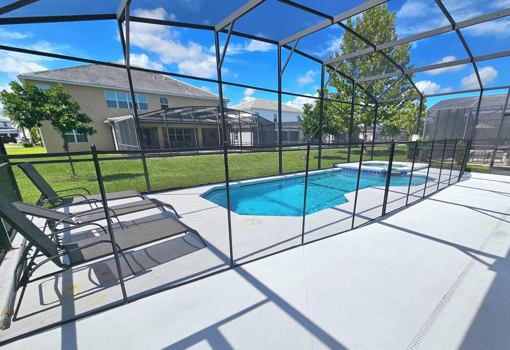 Een verwarmd zwembad