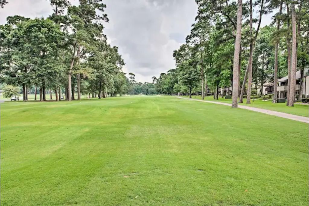 Lovely 2-Bedroom, 2-Bathroom Condo On The Golf Course