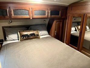 1 多间卧室、熨斗/熨衣板、免费 WiFi、床单