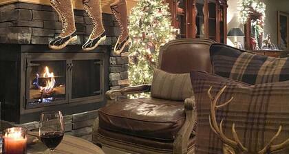 Beautiful Sun Valley - Elkhorn Townhome. 3 Bedroom, 3.5 Baths, Private Hot Tub.