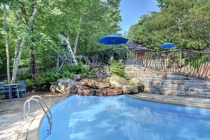 Outdoor pool - Les Manoirs- Tremblant back to Golf le Géant Completely renovated (Tremblant)