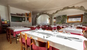 Lunch and dinner served - La Svolta (Chiuro)