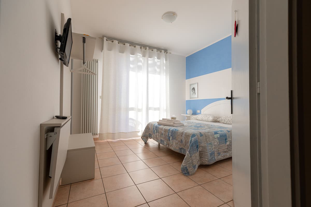 Panorama kamer, 1 twee- of 2 eenpersoonsbedden | Een bureau, gratis wifi, beddengoed