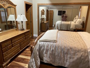 3 habitaciones, tabla de planchar con plancha, wifi y ropa de cama 