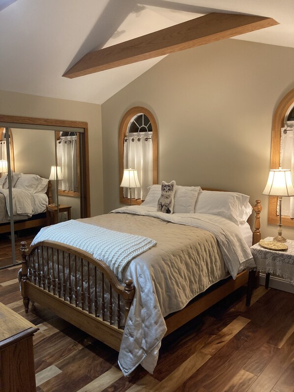 3 bedrooms, iron/ironing board, WiFi, bed sheets