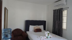 Studio Standard - 1 queensize-säng - icke-rökare - kylskåp och mikrovågsugn (RELAXING) | 1 sovrum, värdeförvaringsskåp på rummet och individuell inredning