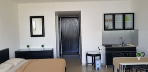 1 bedroom, desk, WiFi, bed sheets