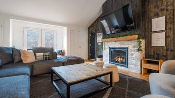 TV connectée, cheminée, baby-foot