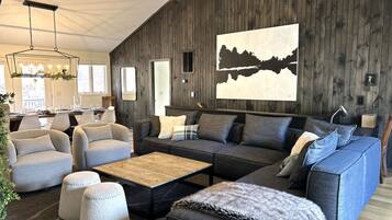 TV connectée, cheminée, baby-foot