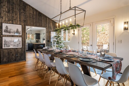 New 6 bedroom Massanutten home with 3 king beds steps from all the attractions