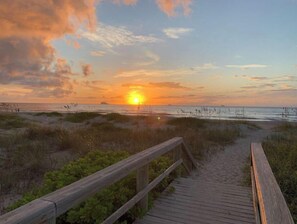 Beach nearby, sun loungers, beach towels