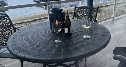 End Unit Condo - Gorgeous First Tier Lake View