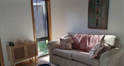 Peaceful Pet Friendly! cottage set on 1 acre - 5 mins from beach