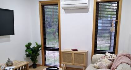 Peaceful Pet Friendly! cottage set on 1 acre - 5 mins from beach