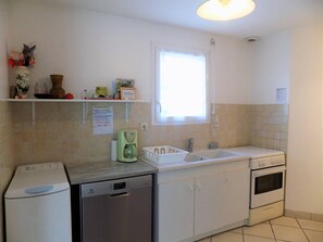 Kühlschrank, Mikrowelle, Geschirrspüler, Toaster