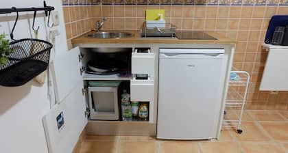 Bezauberndes GĂ€stestudio mit Terrasse, Klimaanlage und WLAN