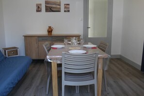 Dining - Ronce-les-Bains - GROUND FLOOR APARTMENT right- 90m from the BEACH (RONCE LES BAINS)